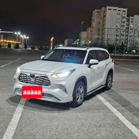 Toyota Highlander 2021