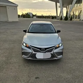 тайота камри 2022