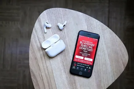 Apple Music начнет маркировать музыку, созданную нейросетями