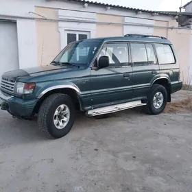 Mitsubishi Montero 1995