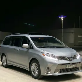 Toyota Sienna 2016