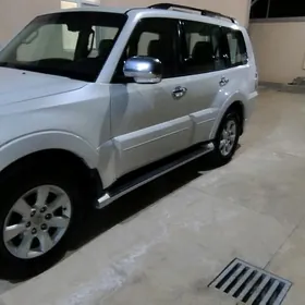 Mitsubishi Pajero 2011