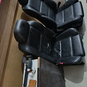 БМВ е 60 салон