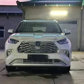 Toyota Highlander 2021