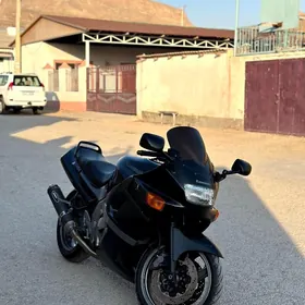 Yamaha Artistic 2005