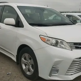Toyota Sienna 2018