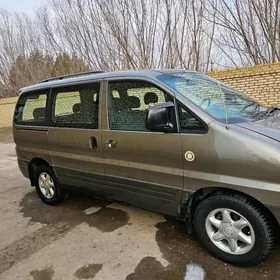 Hyundai H-1 2000