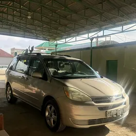 Toyota Sienna 2004