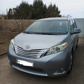 Toyota Sienna 2011
