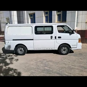 Nissan Urvan 2009