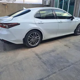 Toyota Camry 2021