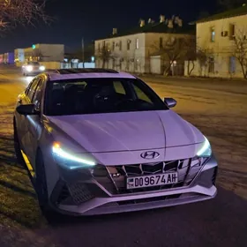 Hyundai Elantra 2022