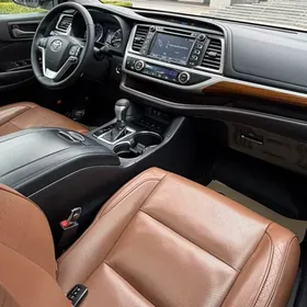 Toyota Highlander 2019