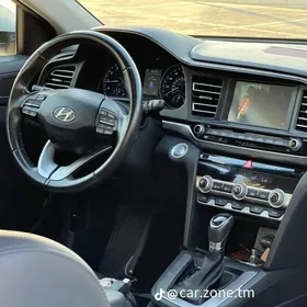 Hyundai Elantra 2019