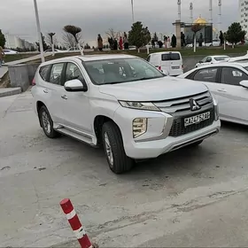 Mitsubishi Pajero 2020