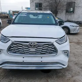 Toyota Highlander 2021