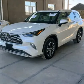 Toyota Highlander 2021