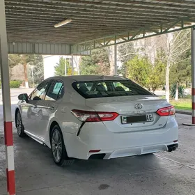 Toyota Camry 2019