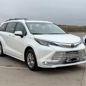 Toyota Sienna 2021