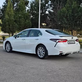 Toyota Camry 2021