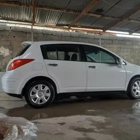 Nissan Versa 2012