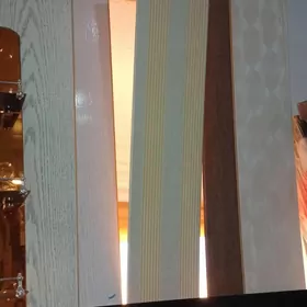 стеной ламинат