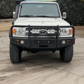 Toyota Land Cruiser 2010