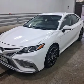 Toyota Camry 2020