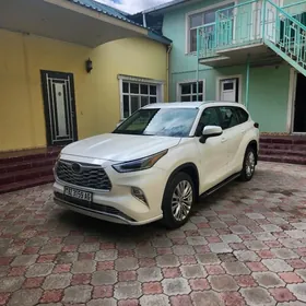 Toyota Highlander 2021