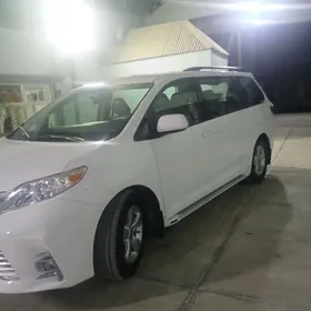 Toyota Sienna 2018