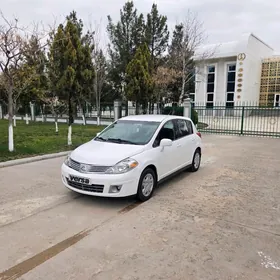 Nissan Versa 2011
