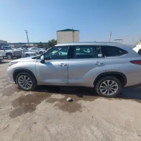 Toyota Highlander 2021