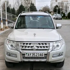 Mitsubishi Pajero 2015