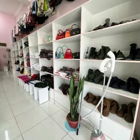 Magazin ucun niyetlenen mebel