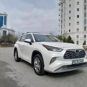 Toyota Highlander 2021