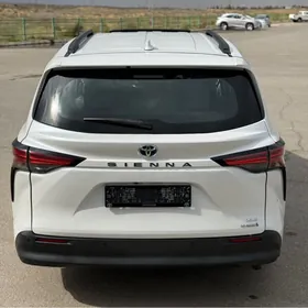Toyota Sienna 2021