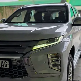 Mitsubishi Pajero 2020