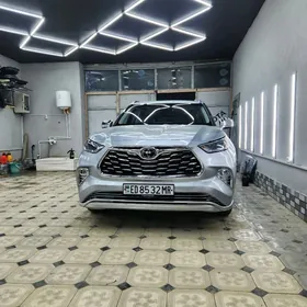 Toyota Highlander 2021