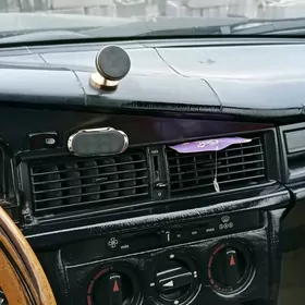 Mercedes-Benz 190E 1988