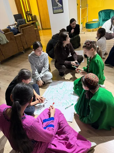 CURIOOKIDS "Bilesigeliji Ýaşlar" H.K Gallery 11