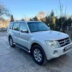 Mitsubishi Pajero 2012