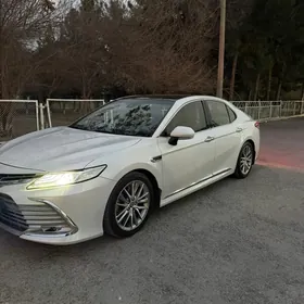 Toyota Camry 2021
