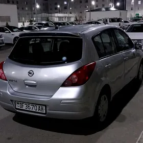 Nissan Versa 2011