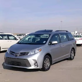 Toyota Sienna 2019