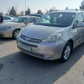 Toyota Sienna 2004