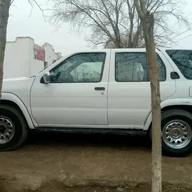 Nissan Pathfinder 2002