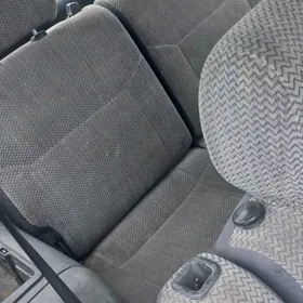 Mitsubishi Chariot 1994