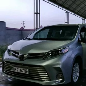 Toyota Sienna 2016
