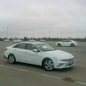Hyundai Elantra 2025