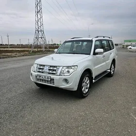 Mitsubishi Pajero 2014